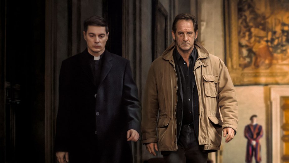 lapparition_-_img_0834c_c_shanna_besson-h_2018