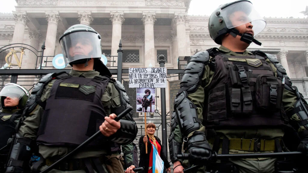 169-Plaza-Congreso-Ley-Bases-12.06.2024-Gendarmeria-2-foto-Somos-Telam-1024x576 ley bases