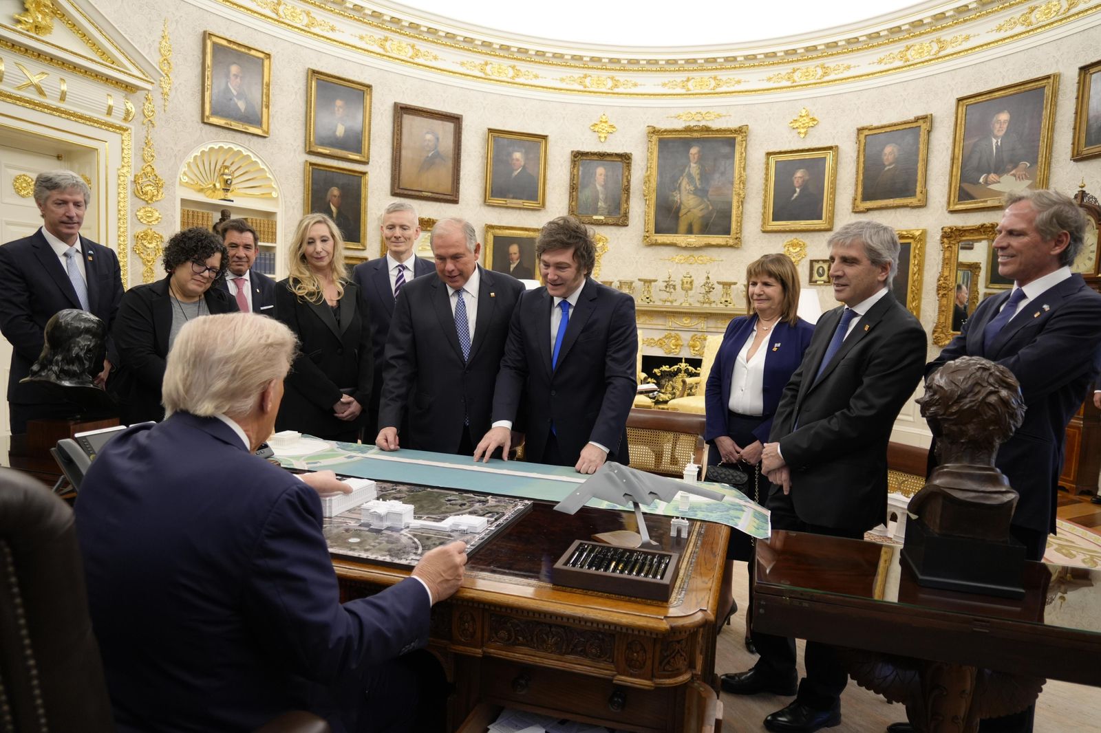 trump milei elección carpetazo escándalo
