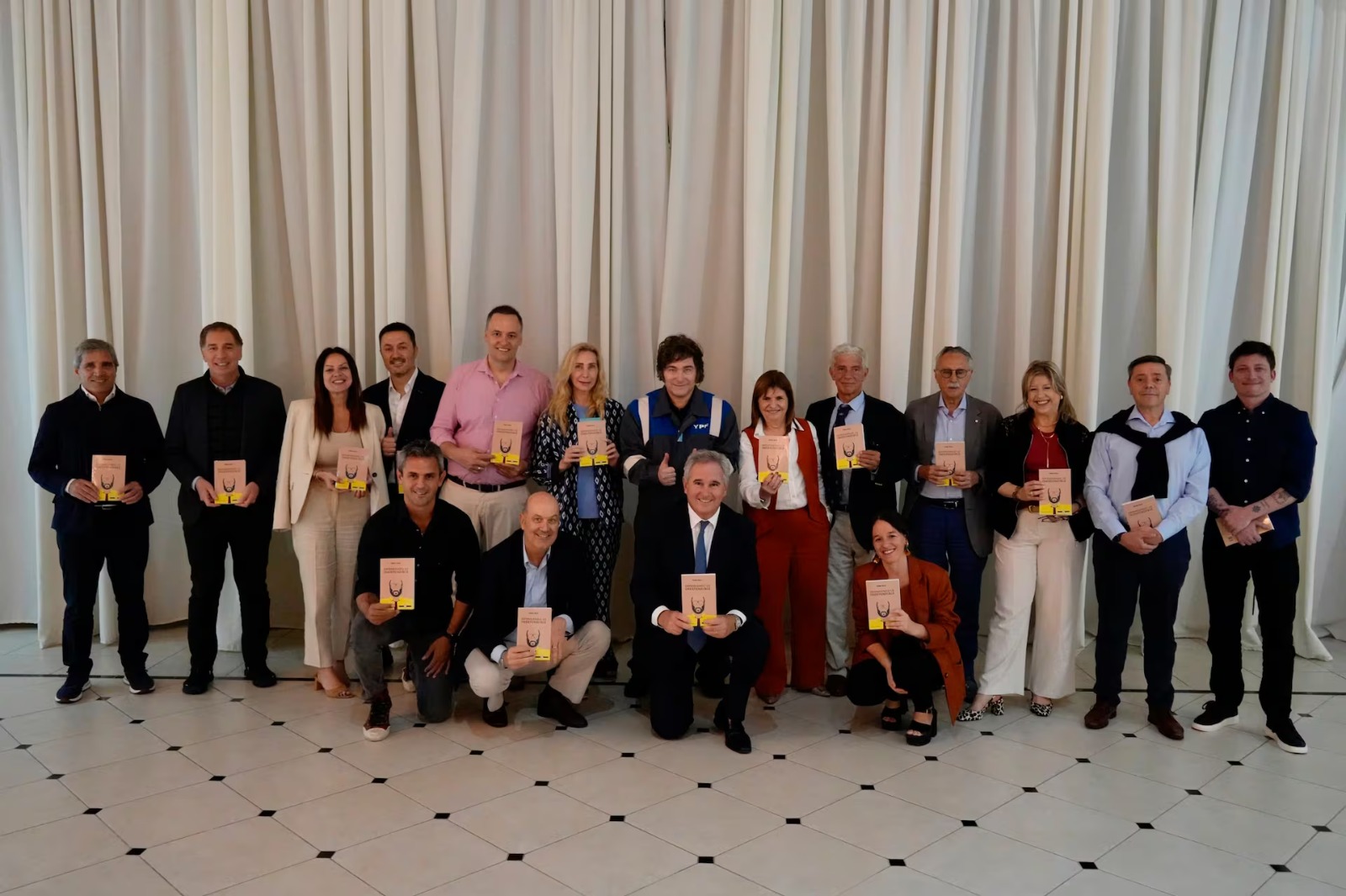 Javier Milei ministros salarios