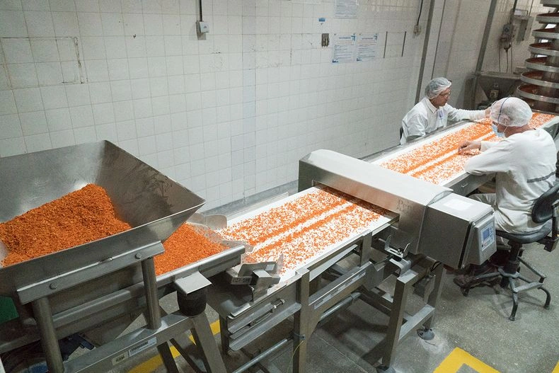 visita-planta-unilever-produccion-alimentos-operarios-planta